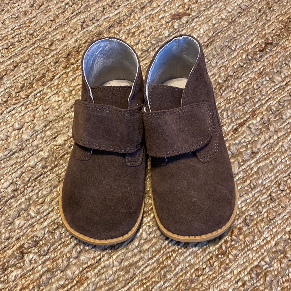 Livie & Luca brown suede size 11